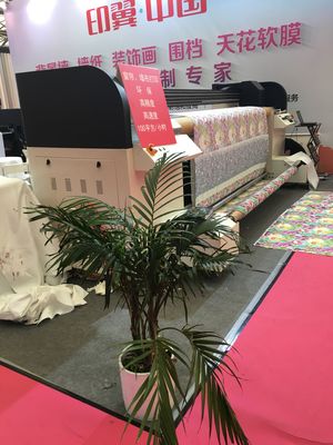 Büyük Boy Yüksek Çözünürlüklü Bayrak Baskı Makinesi Otomatik Alma ve Besleme