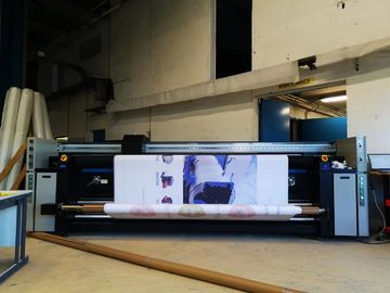 Non-Stop Running ile Doğru Dijital Kumaş Baskı Makinesi 2300mm Maksimum Baskı Genişliği